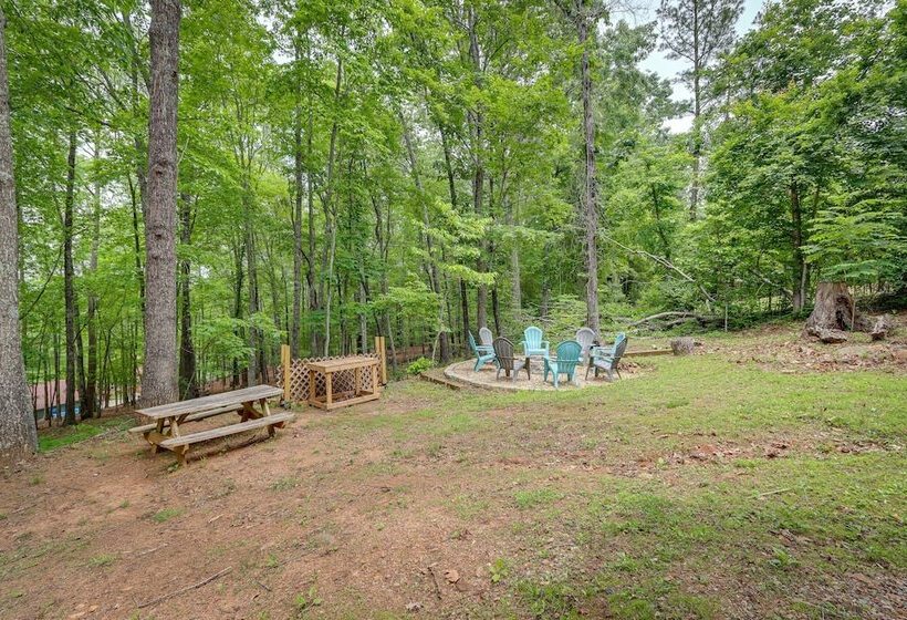 Peaceful Mineral Bluff Cabin: Family Friendly!