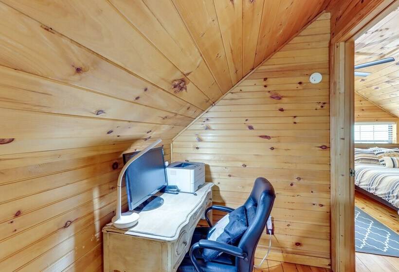 Peaceful Mineral Bluff Cabin: Family Friendly!