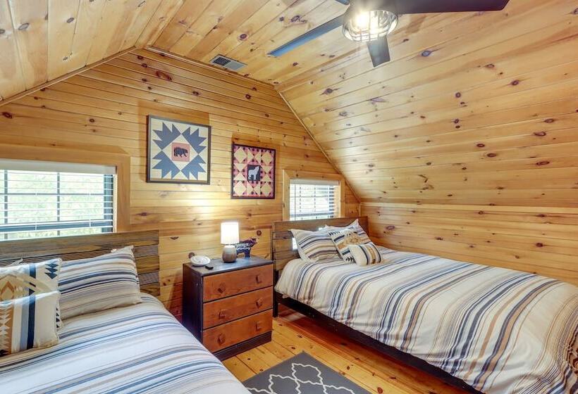 Peaceful Mineral Bluff Cabin: Family Friendly!