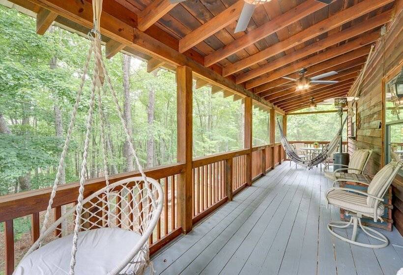 Peaceful Mineral Bluff Cabin: Family Friendly!