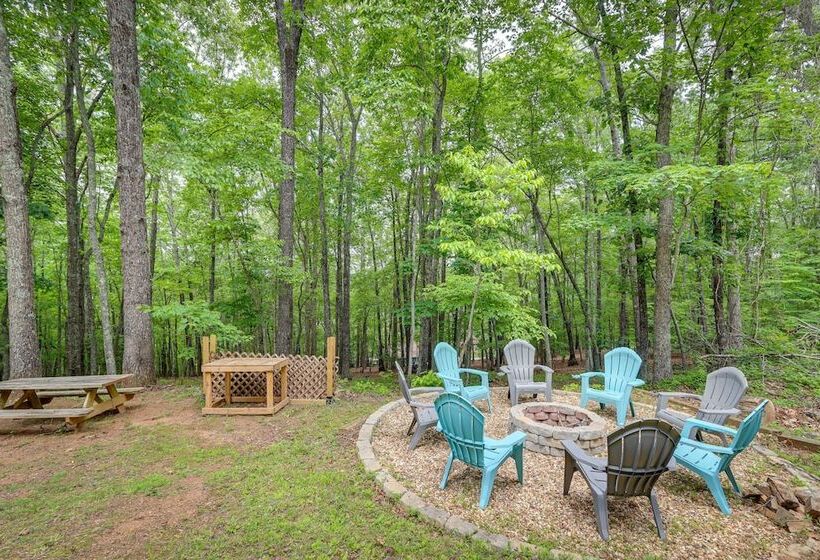 Peaceful Mineral Bluff Cabin: Family Friendly!