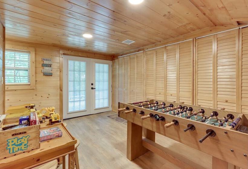 Peaceful Mineral Bluff Cabin: Family Friendly!