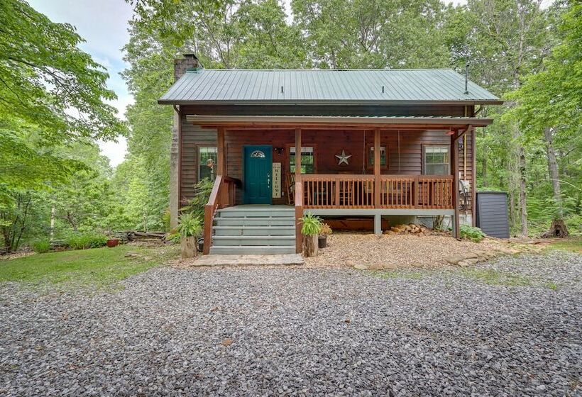 Peaceful Mineral Bluff Cabin: Family Friendly!