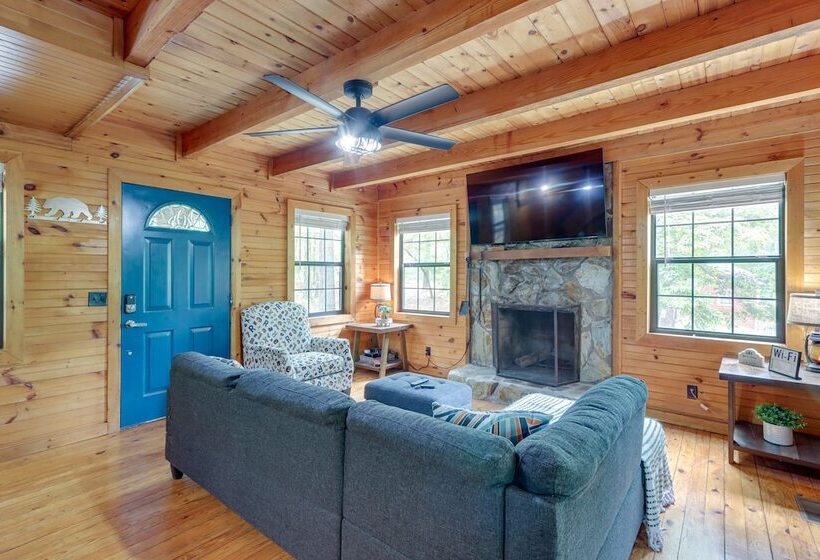 Peaceful Mineral Bluff Cabin: Family Friendly!