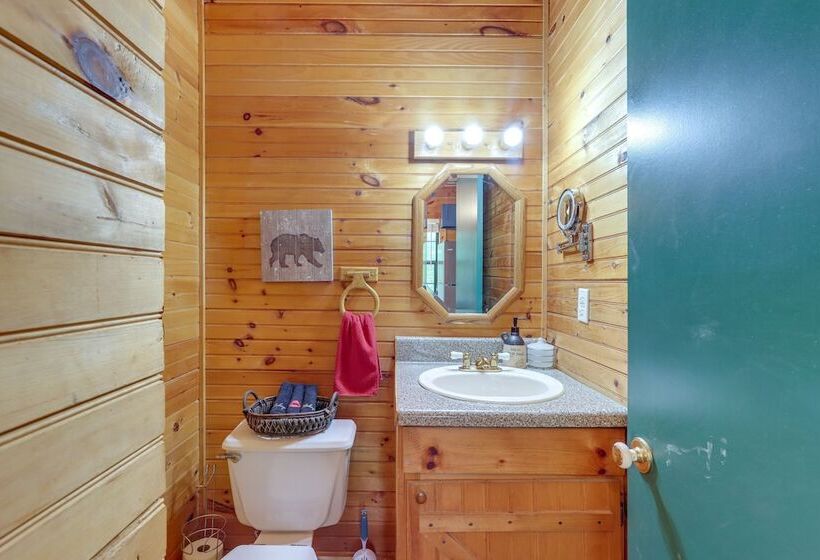 Peaceful Mineral Bluff Cabin: Family Friendly!