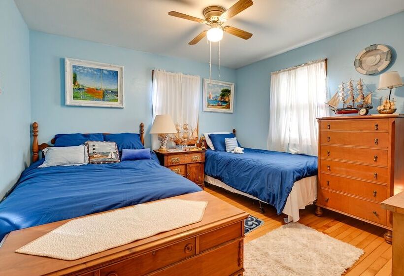 Peaceful Necedah Retreat: 3 Mi To Lakes!