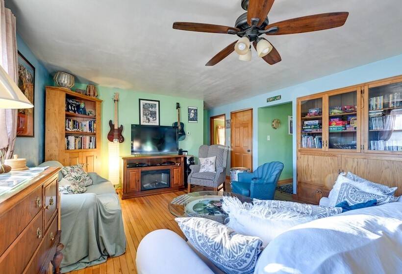 Peaceful Necedah Retreat: 3 Mi To Lakes!