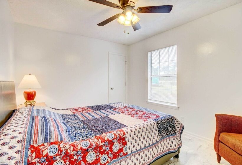 Peaceful Savannah Home   11 Mi To Beaches!