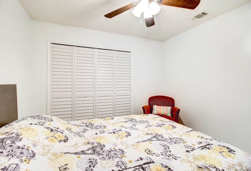 Peaceful Savannah Home   11 Mi To Beaches!