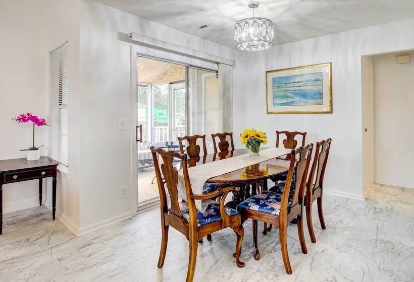 Peaceful Savannah Home   11 Mi To Beaches!