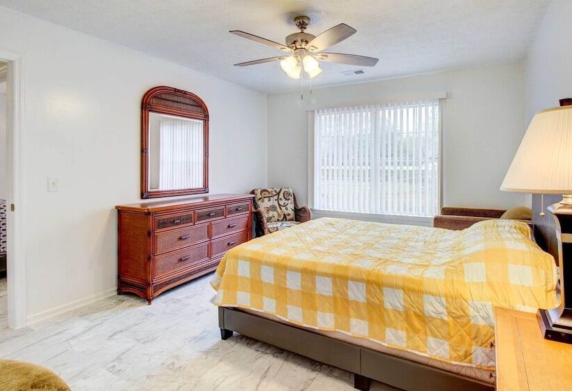 Peaceful Savannah Home   11 Mi To Beaches!