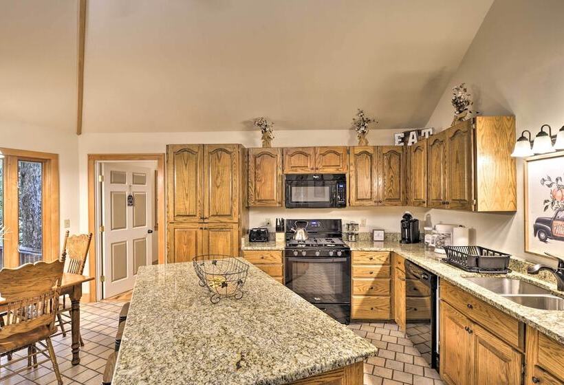 Peaceful & Secluded Home W/ Private Fire Pit!