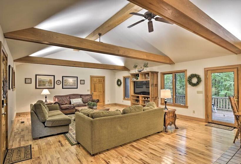 Peaceful & Secluded Home W/ Private Fire Pit!