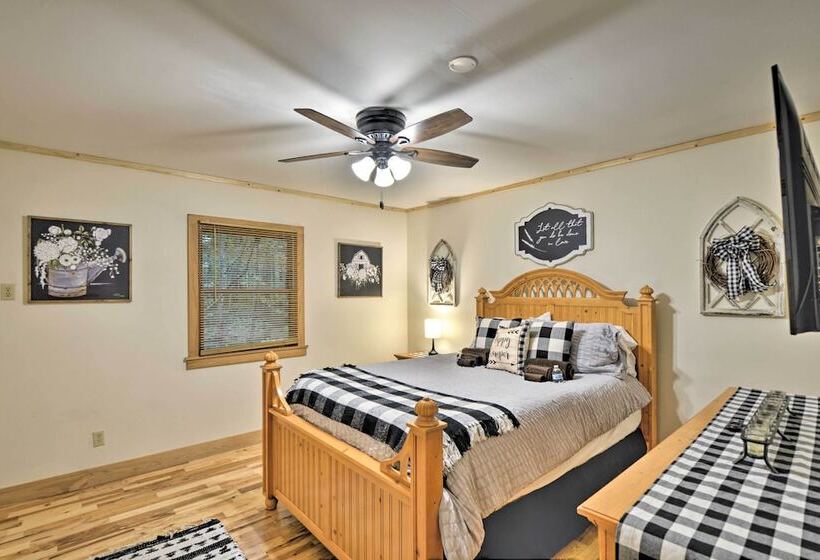 Peaceful & Secluded Home W/ Private Fire Pit!