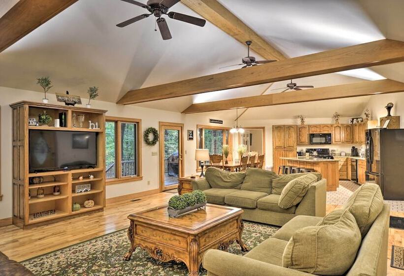 Peaceful & Secluded Home W/ Private Fire Pit!