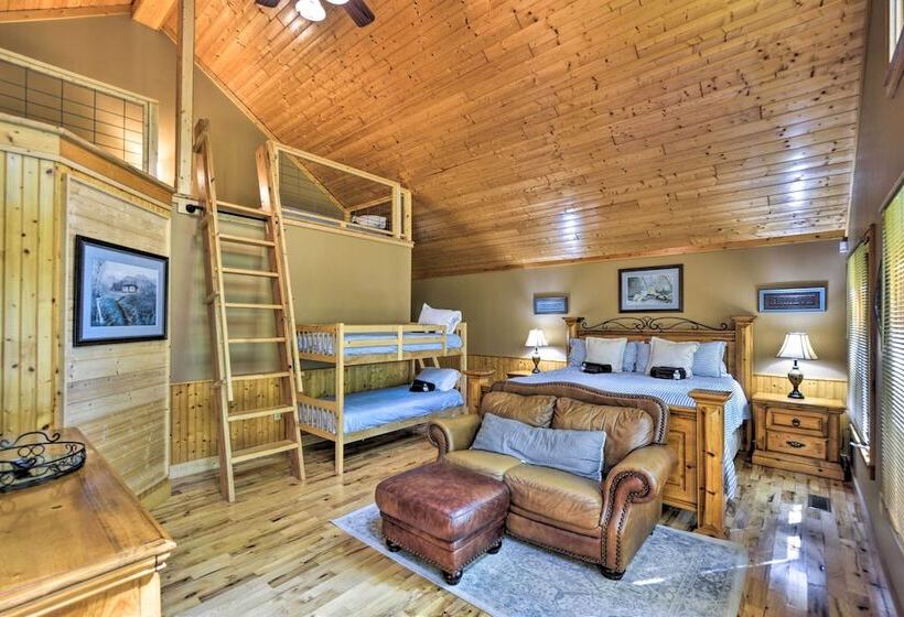 Peaceful & Secluded Home W/ Private Fire Pit!