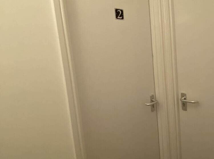 膳宿费 Cosy 3bd Guesthouse. Private Bathrooms