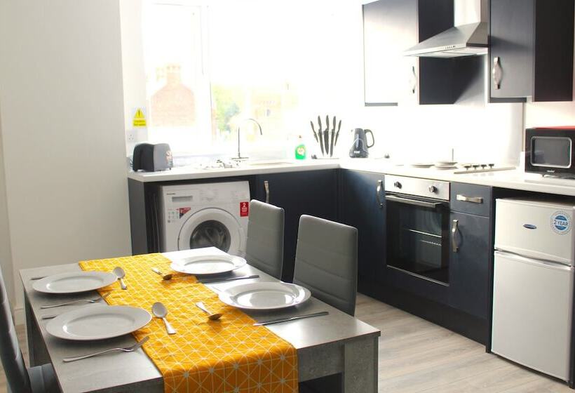 بنسيون Maze Apartments And Rooms