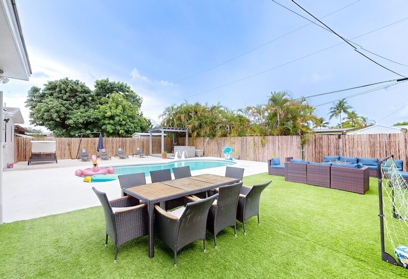 پانسیون Villa Camila 5br Luxury Home With Pool