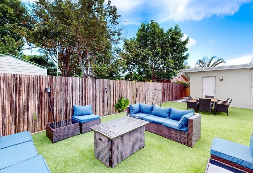 پانسیون Villa Camila 5br Luxury Home With Pool