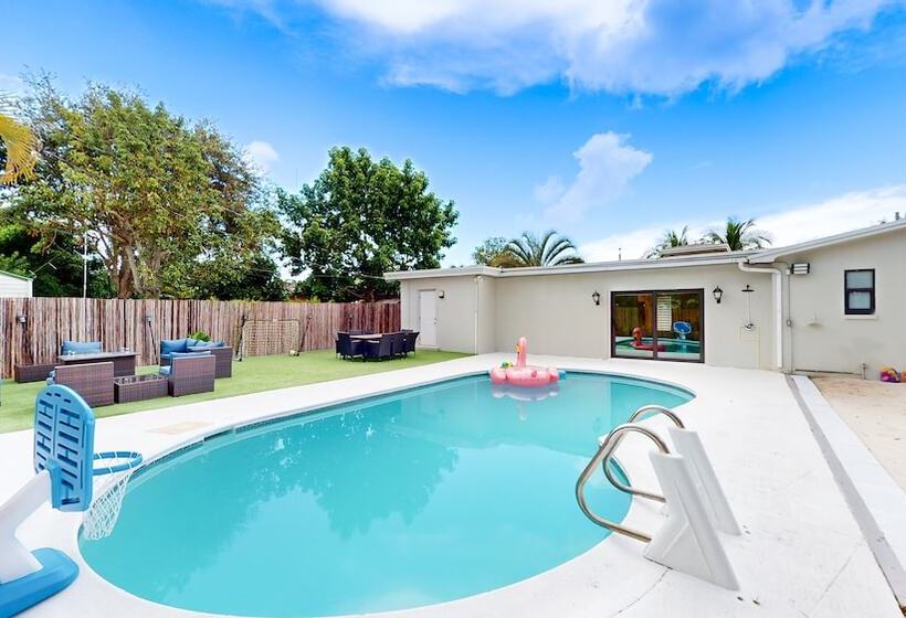 پانسیون Villa Camila 5br Luxury Home With Pool