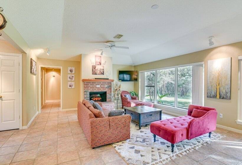 Pet Friendly Damon Home W/ Hot Tub & Yard!