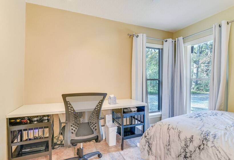 Pet Friendly Damon Home W/ Hot Tub & Yard!