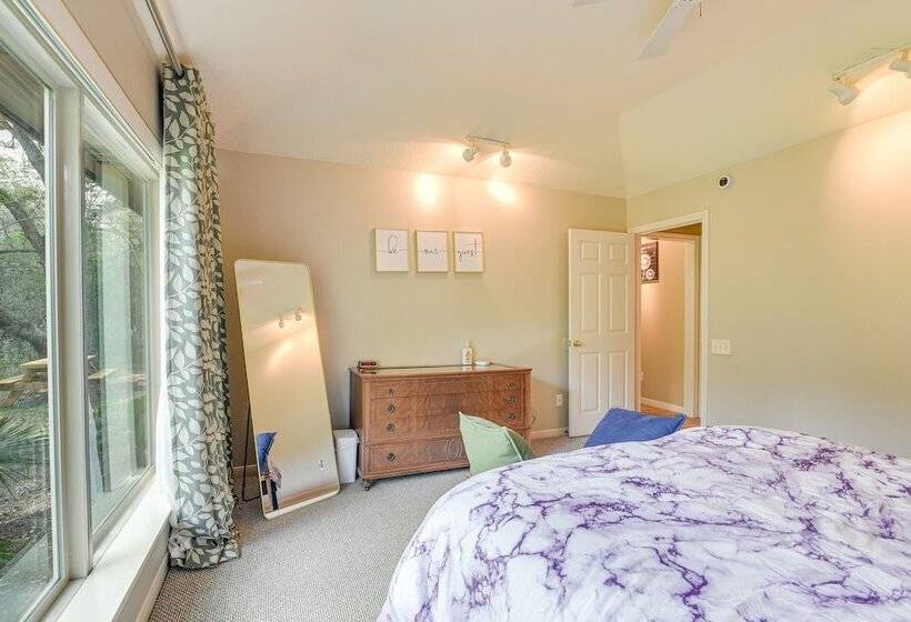 Pet Friendly Damon Home W/ Hot Tub & Yard!