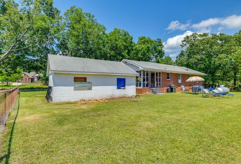 Pet Friendly Douglasville Home W/ Screened Porch!