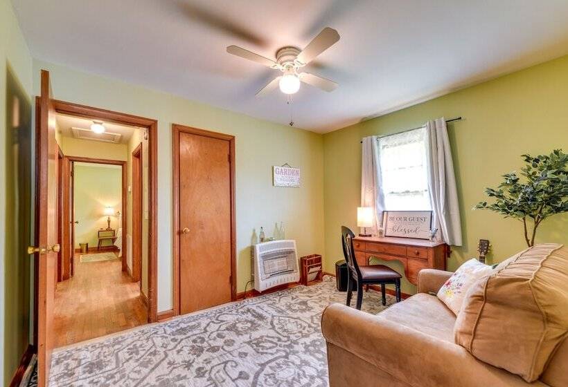 Pet Friendly Douglasville Home W/ Screened Porch!