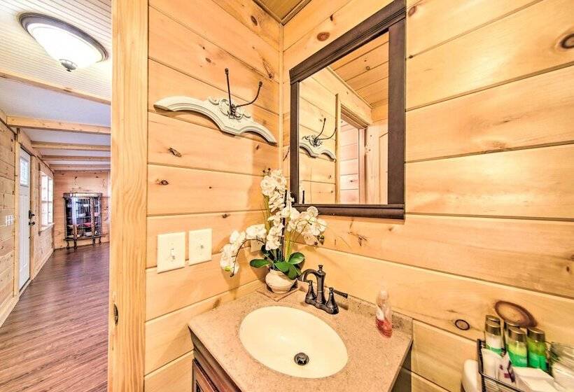 Pet Friendly Ellijay Escape W/ Yard & Grill!