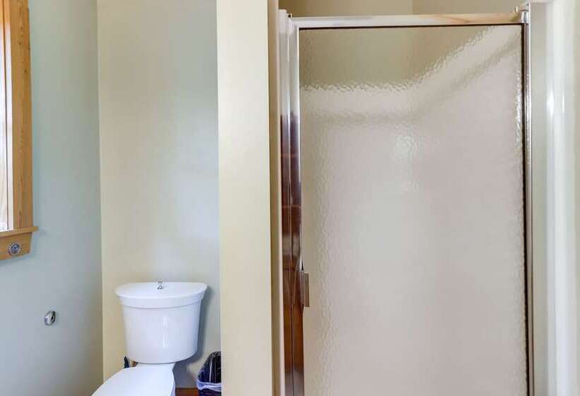 Pet Friendly Ellijay Home W/ Hot Tub + Game Room!