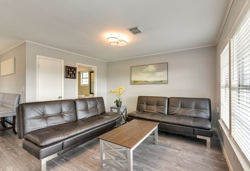 Pet Friendly Freeport Beach House W/ Covered Patio