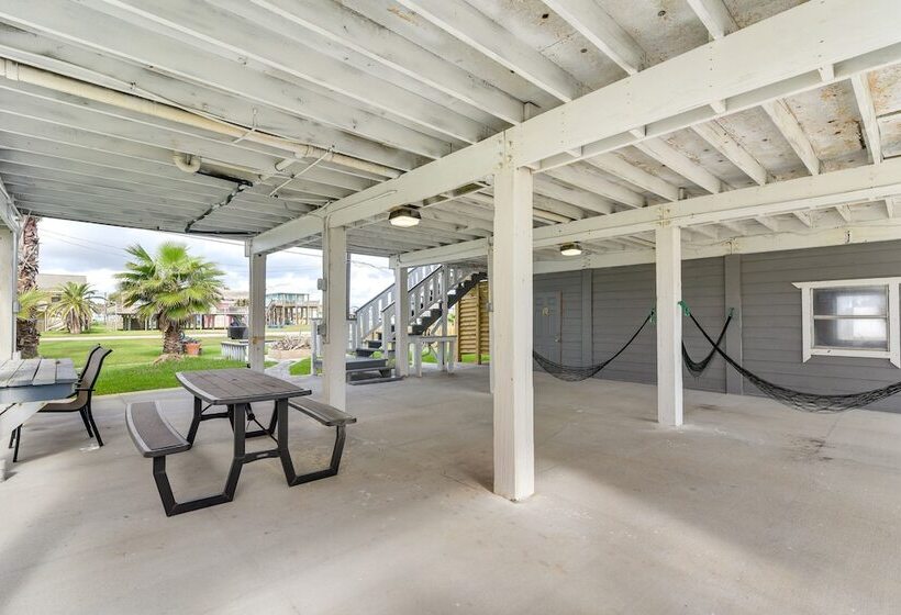 Pet Friendly Freeport Beach House W/ Covered Patio