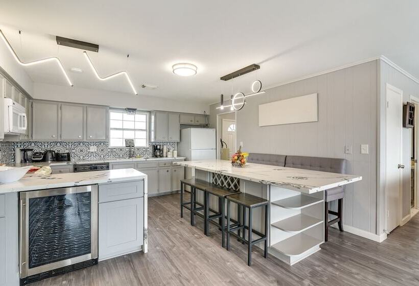 Pet Friendly Freeport Beach House W/ Covered Patio