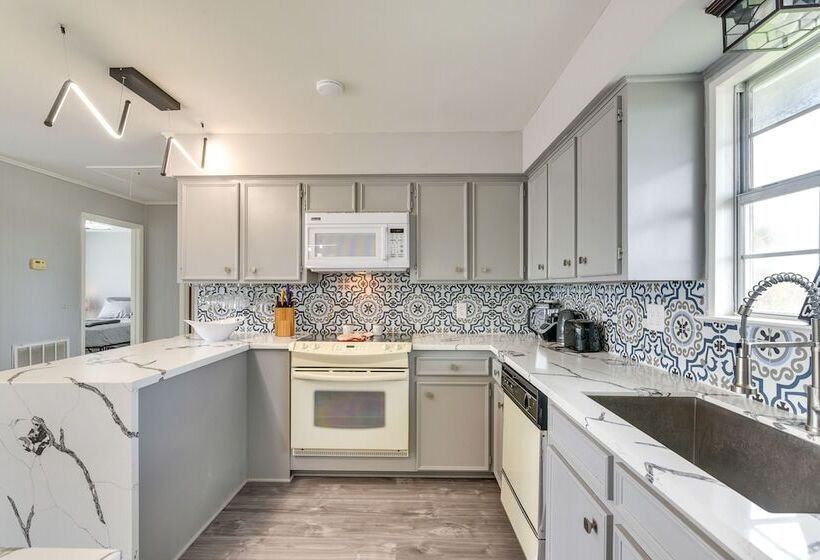 Pet Friendly Freeport Beach House W/ Covered Patio