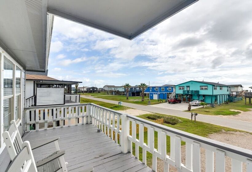 Pet Friendly Freeport Beach House W/ Covered Patio