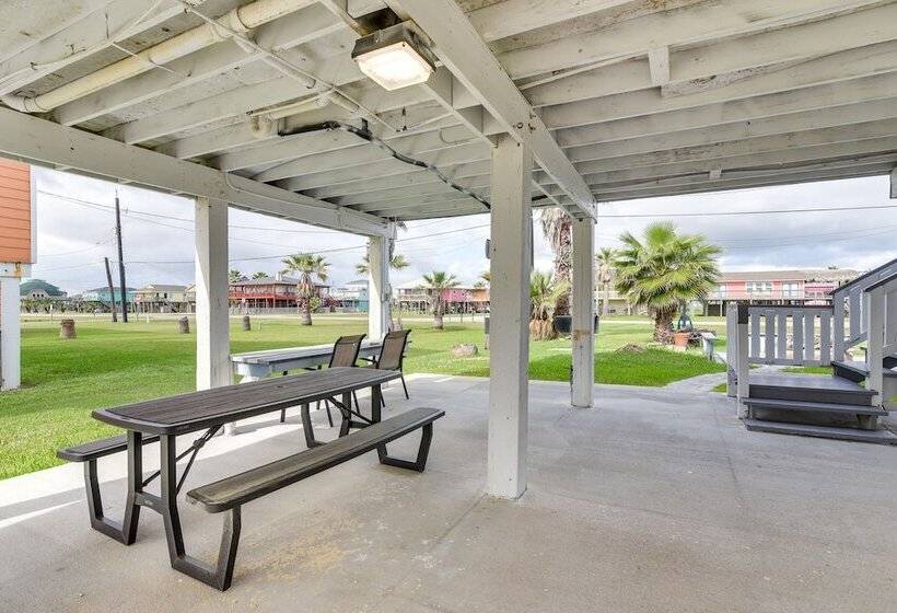 Pet Friendly Freeport Beach House W/ Covered Patio