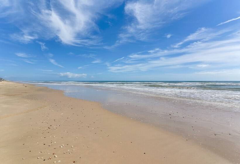 Pet Friendly Freeport Beach House W/ Covered Patio