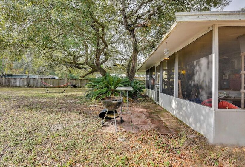 Pet Friendly Freeport Home   2 Mi To Beach!