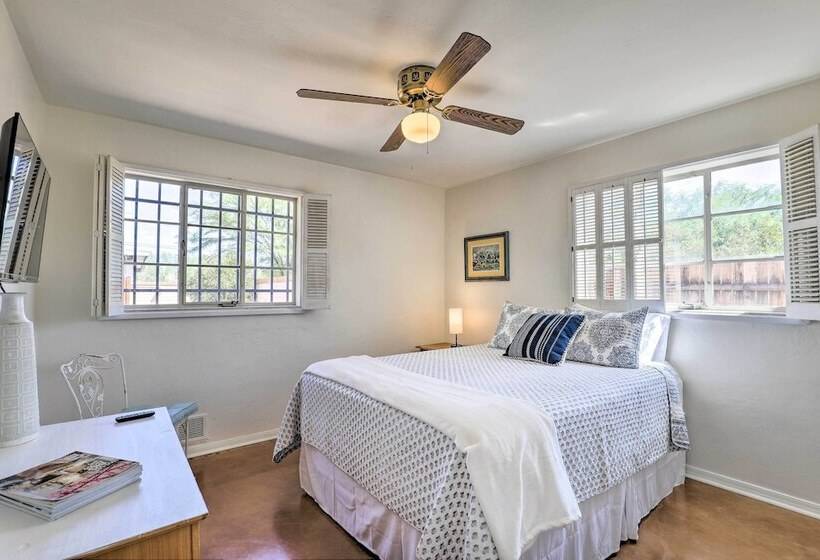 Pet Friendly Home, 4 Miles To U Of A Campus