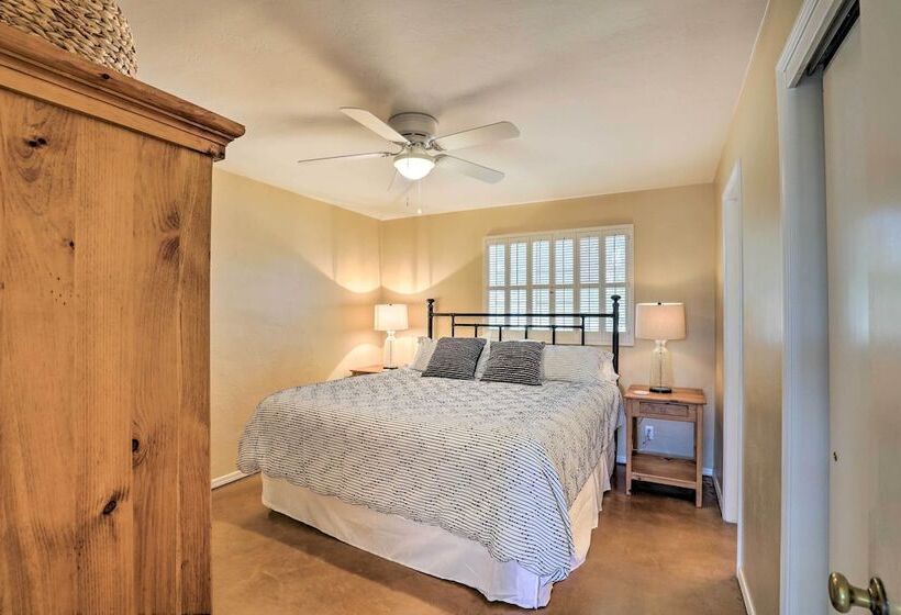 Pet Friendly Home, 4 Miles To U Of A Campus