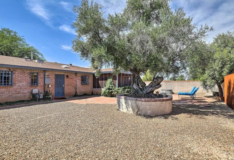 Pet Friendly Home, 4 Miles To U Of A Campus