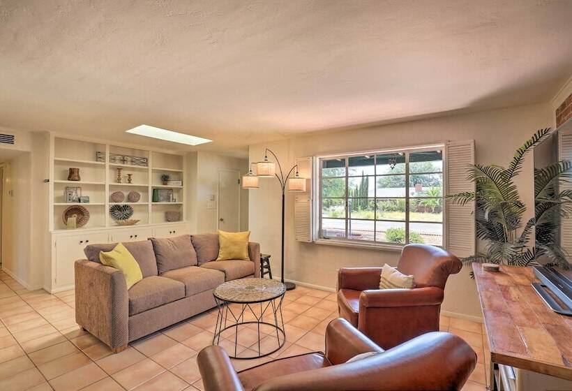 Pet Friendly Home, 4 Miles To U Of A Campus