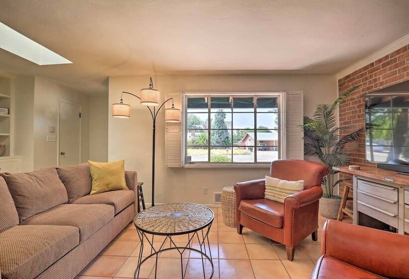 Pet Friendly Home, 4 Miles To U Of A Campus