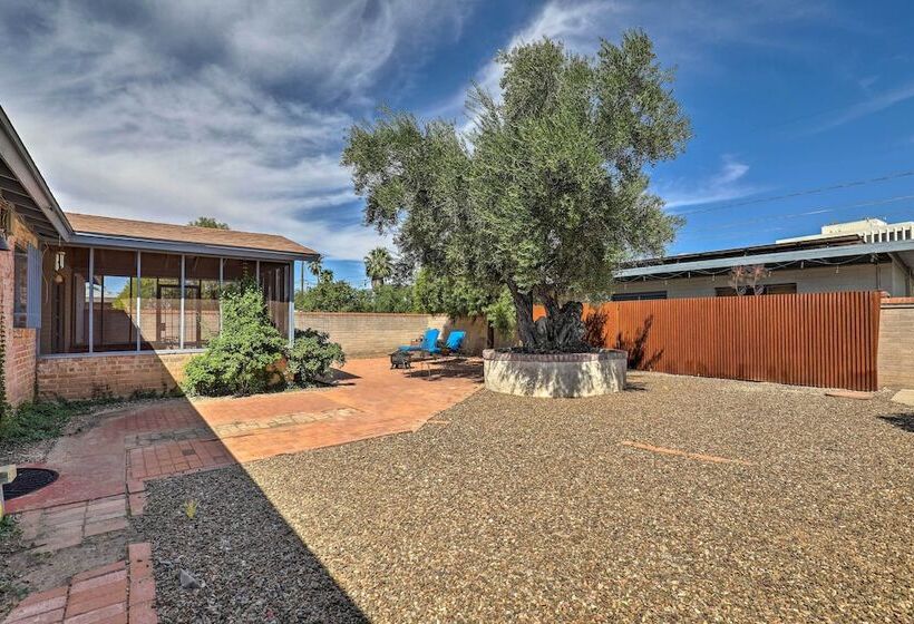 Pet Friendly Home, 4 Miles To U Of A Campus