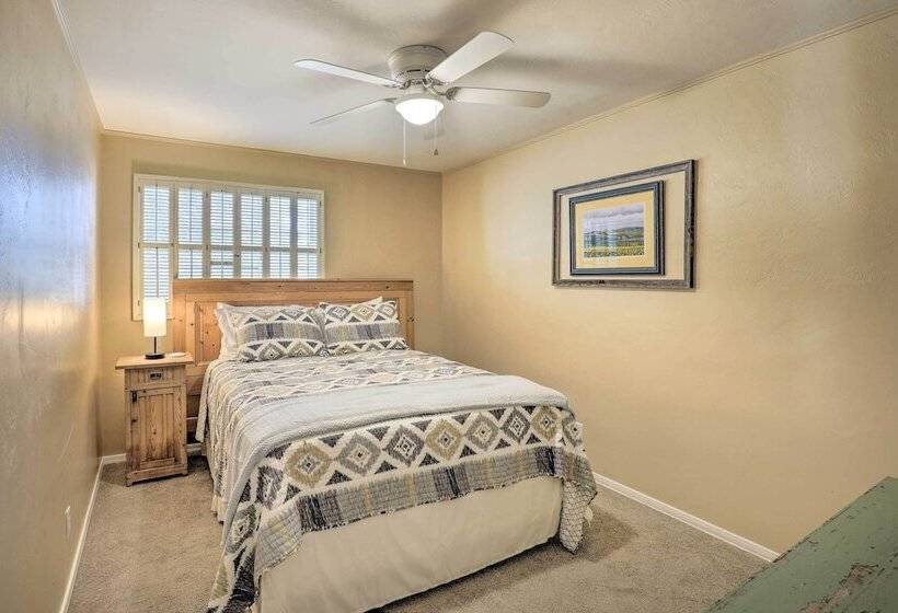 Pet Friendly Home, 4 Miles To U Of A Campus