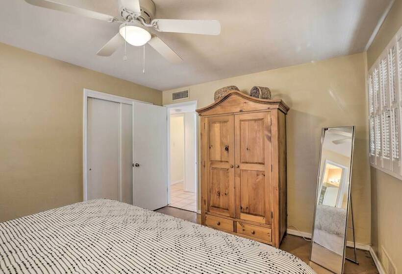 Pet Friendly Home, 4 Miles To U Of A Campus