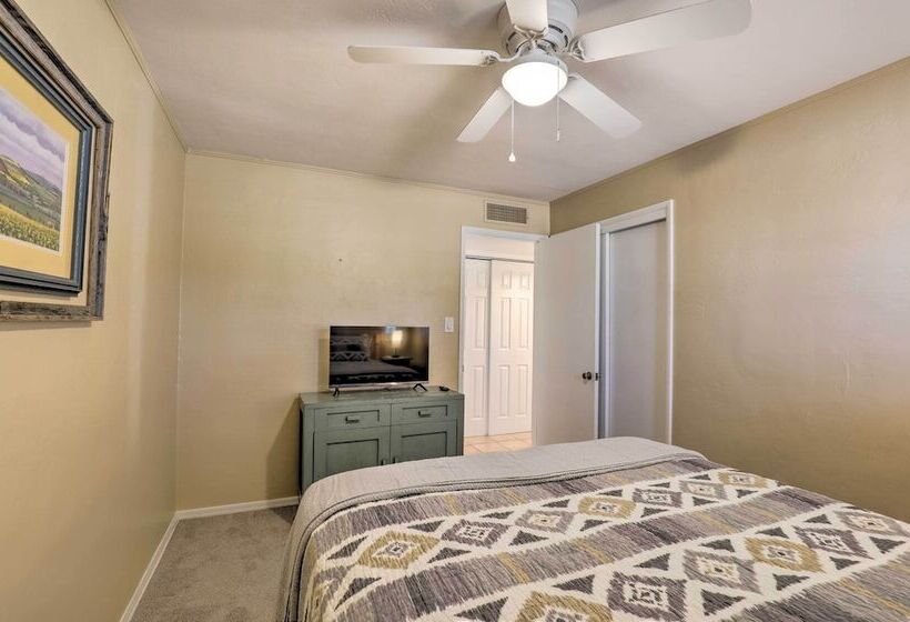 Pet Friendly Home, 4 Miles To U Of A Campus