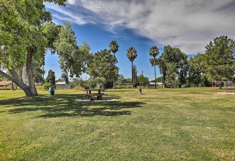 Pet Friendly Home, 4 Miles To U Of A Campus